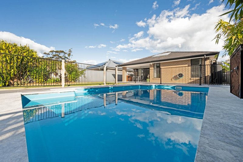 Photo - 4 Fred Avery Drive, Buttaba NSW 2283 - Image 3