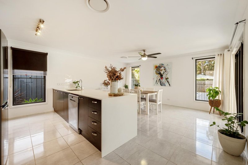 Photo - 4 Fred Avery Drive, Buttaba NSW 2283 - Image 5