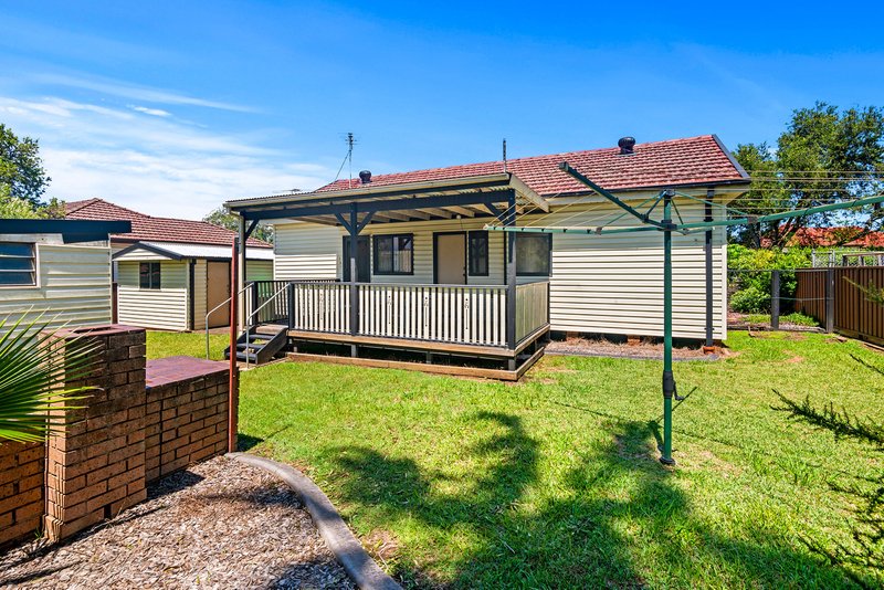 Photo - 4 French Avenue, Toongabbie NSW 2146 - Image 4