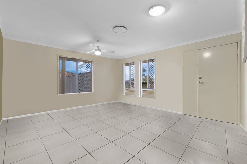 Photo - 4 Freshfield Street, Berrinba QLD 4117 - Image 2