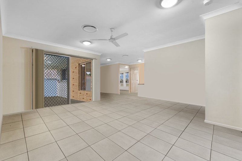 Photo - 4 Freshfield Street, Berrinba QLD 4117 - Image 5