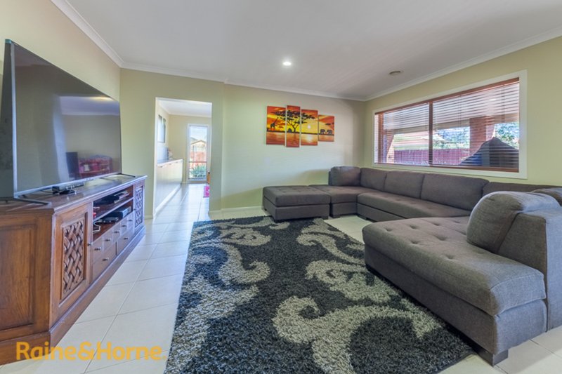 Photo - 4 Frontignac Court, Sunbury VIC 3429 - Image 6