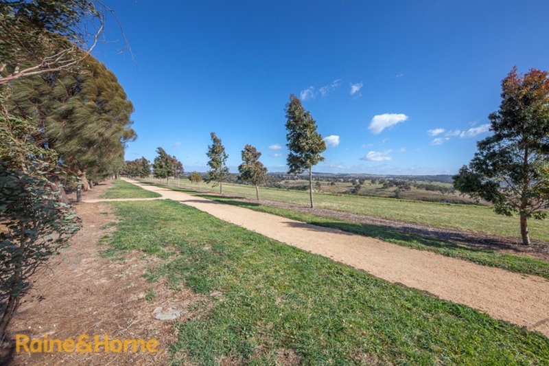 Photo - 4 Frontignac Court, Sunbury VIC 3429 - Image 21