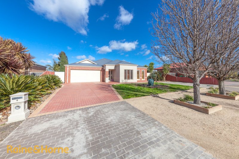 Photo - 4 Frontignac Court, Sunbury VIC 3429 - Image 23