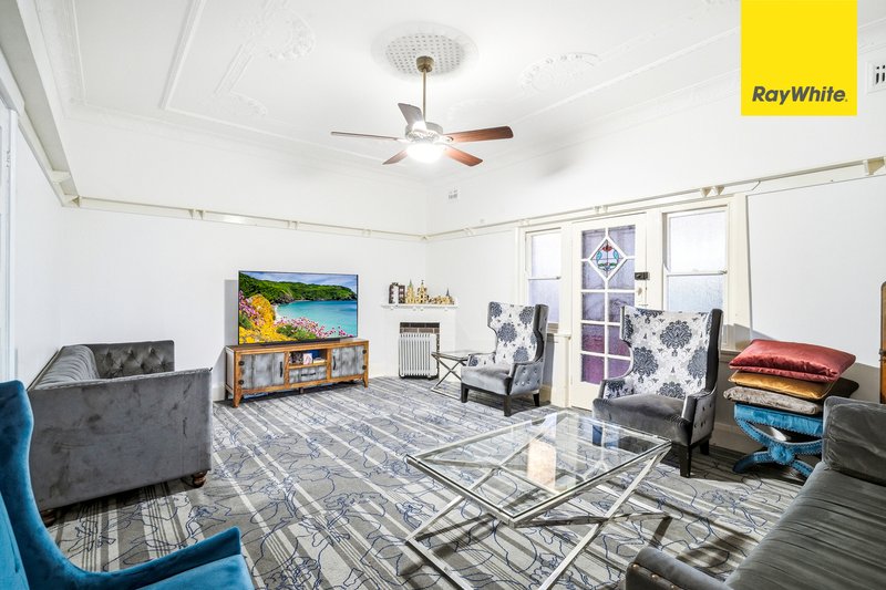 Photo - 4 Fryer Avenue, Wentworthville NSW 2145 - Image 3