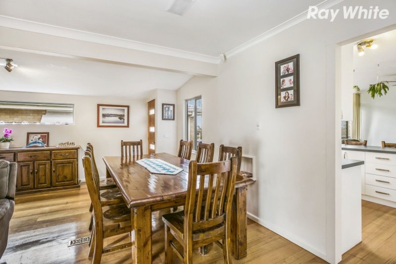 Photo - 4 Gardenia Street, Pakenham VIC 3810 - Image 5