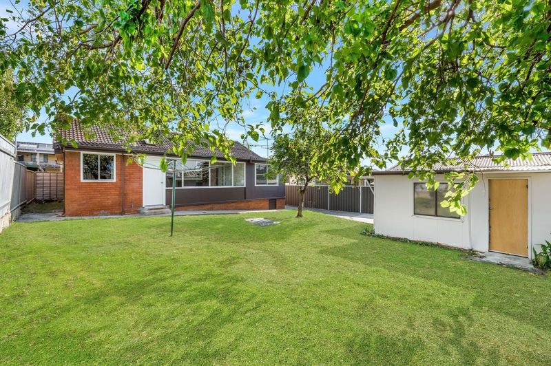 Photo - 4 Gardiner Crescent, Fairfield West NSW 2165 - Image 15