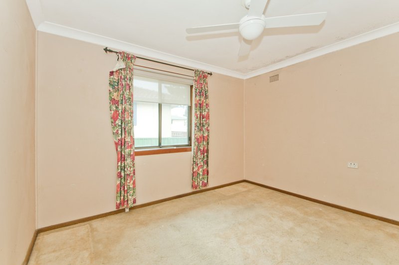 Photo - 4 Gareema Avenue, Koonawarra NSW 2530 - Image 6