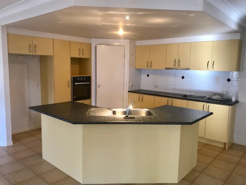 Photo - 4 Garrett Place, Redland Bay QLD 4165 - Image 4
