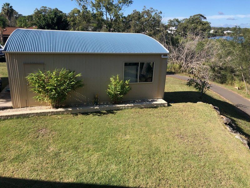 Photo - 4 Gately Court, Tannum Sands QLD 4680 - Image 2