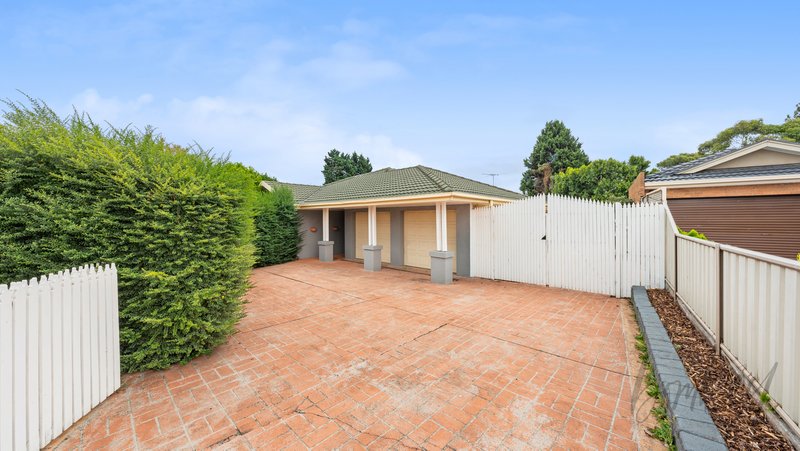 Photo - 4 Gathray Court, Roxburgh Park VIC 3064 - Image 2