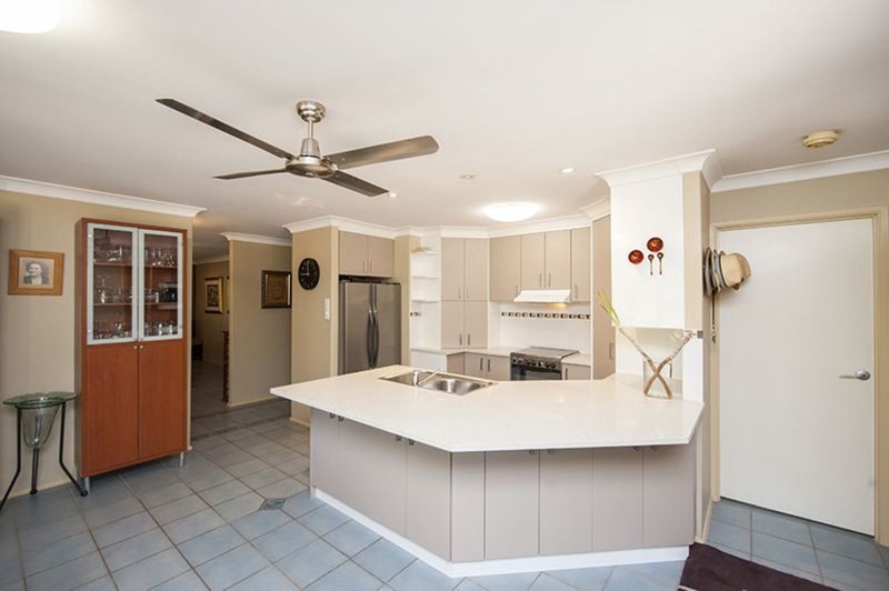 Photo - 4 Geoffrey Thomas Drive, Tannum Sands QLD 4680 - Image 2