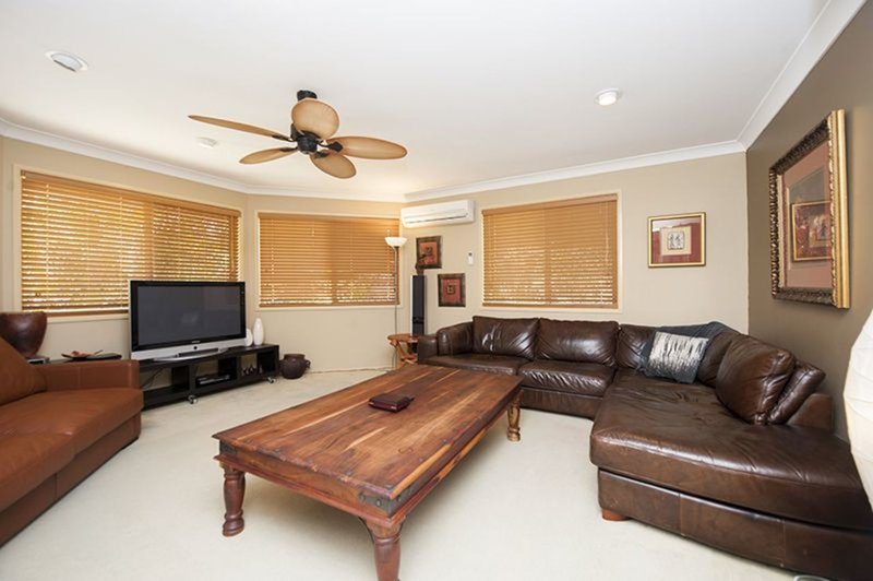 Photo - 4 Geoffrey Thomas Drive, Tannum Sands QLD 4680 - Image 3