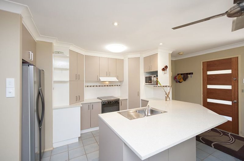 Photo - 4 Geoffrey Thomas Drive, Tannum Sands QLD 4680 - Image 12