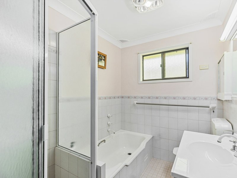 Photo - 4 George Hely Crescent, Killarney Vale NSW 2261 - Image 12