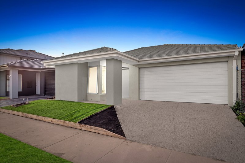 Photo - 4 Gita Crescent, Werribee VIC 3030 - Image 2