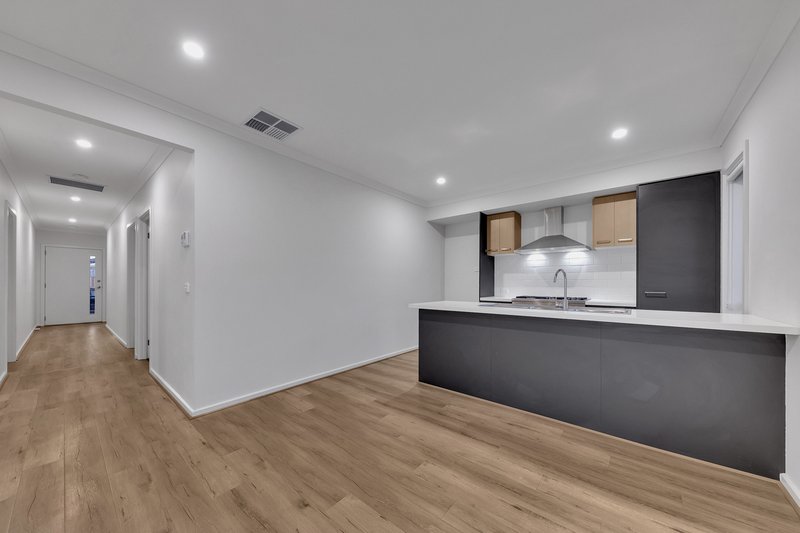 Photo - 4 Gita Crescent, Werribee VIC 3030 - Image 6