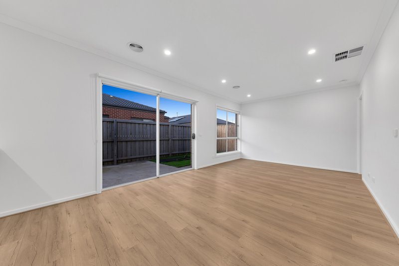 Photo - 4 Gita Crescent, Werribee VIC 3030 - Image 14