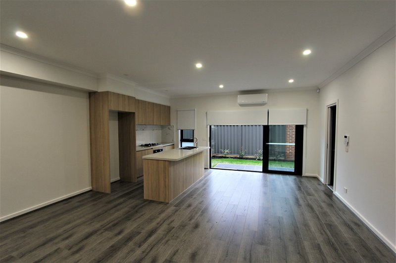 Photo - 4 Glacier Place, Springvale VIC 3171 - Image 2