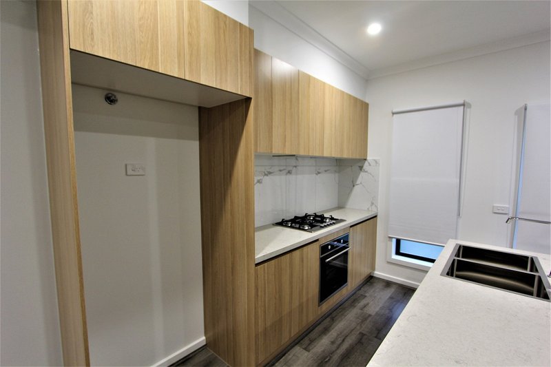 Photo - 4 Glacier Place, Springvale VIC 3171 - Image 4