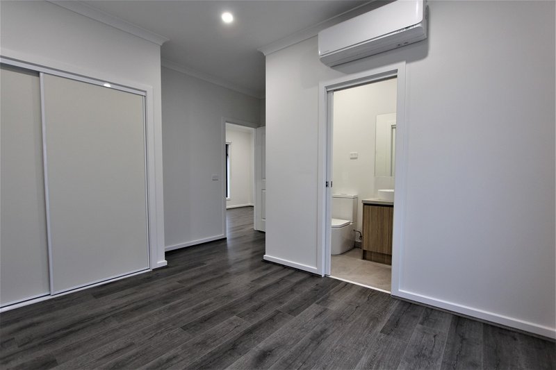 Photo - 4 Glacier Place, Springvale VIC 3171 - Image 8