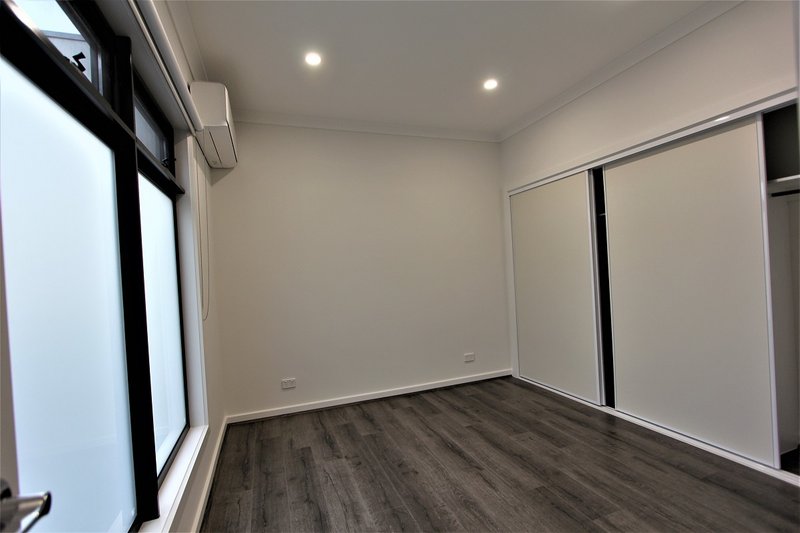Photo - 4 Glacier Place, Springvale VIC 3171 - Image 9