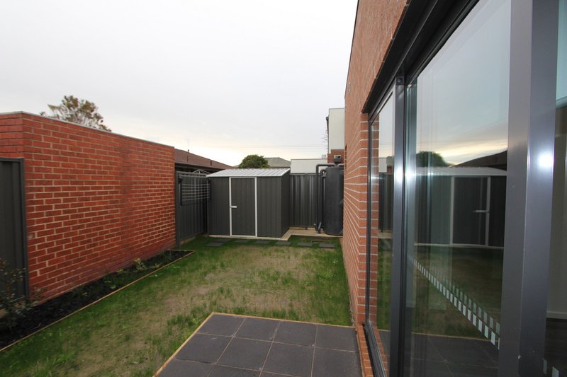 Photo - 4 Glacier Place, Springvale VIC 3171 - Image 11