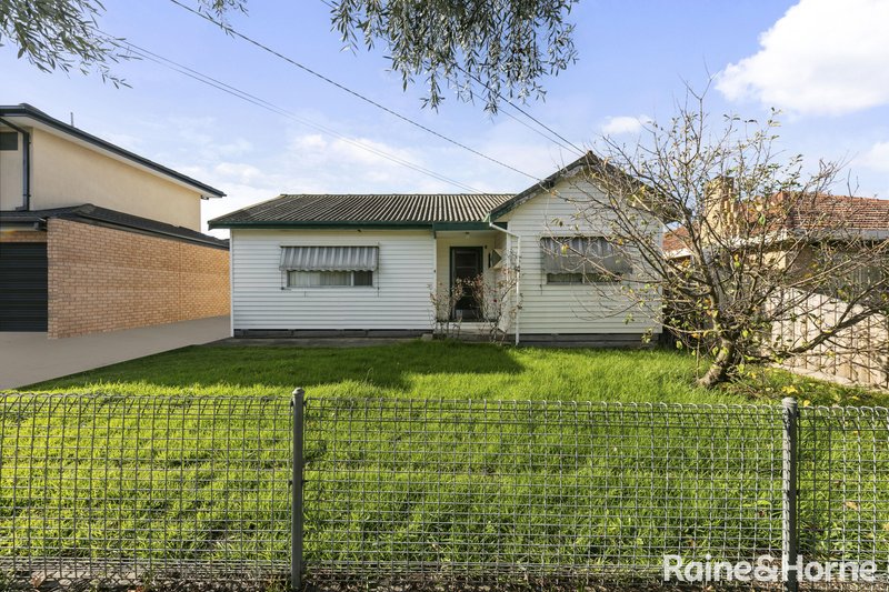 Photo - 4 Glendenning Street, St Albans VIC 3021 - Image 4