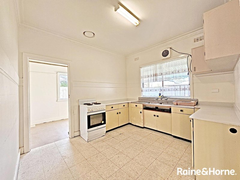 Photo - 4 Glendenning Street, St Albans VIC 3021 - Image 6