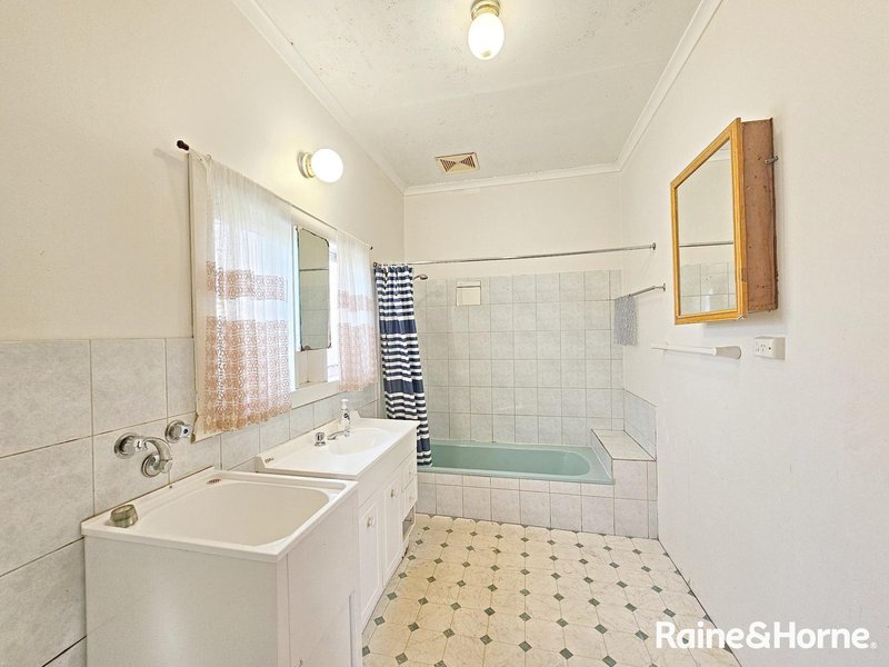 Photo - 4 Glendenning Street, St Albans VIC 3021 - Image 8