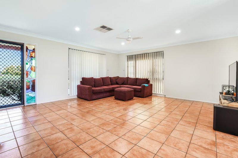 Photo - 4 Glengarvin Drive, Tamworth NSW 2340 - Image 5