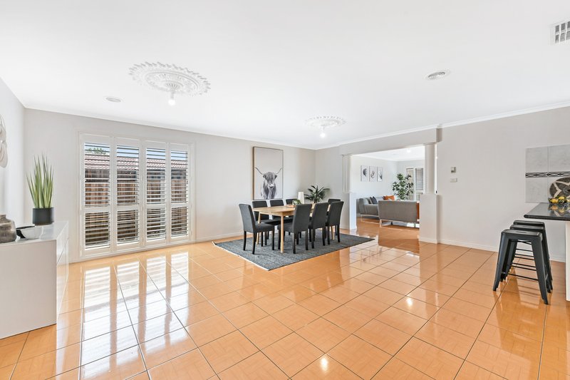 Photo - 4 Glenn Erin Way, Berwick VIC 3806 - Image 6