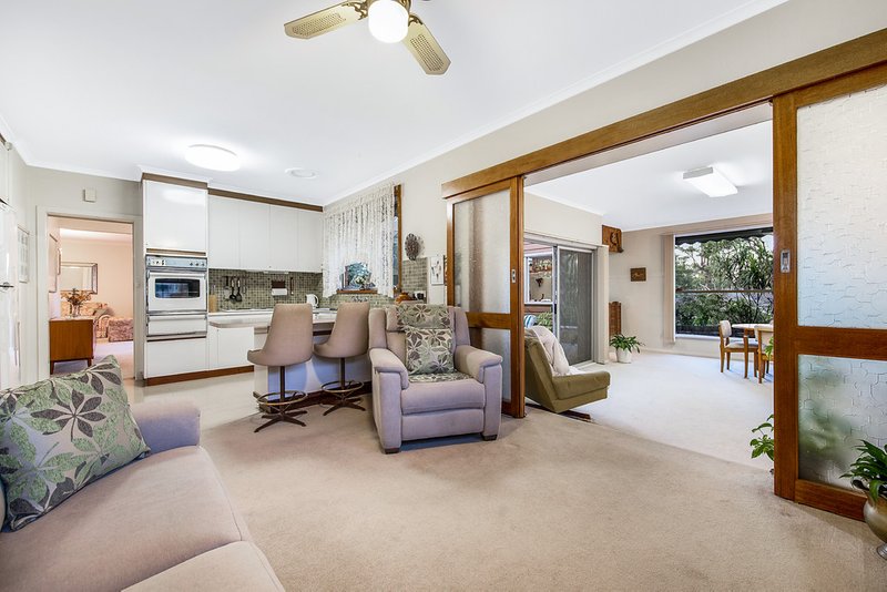 Photo - 4 Glenview Court, Glen Waverley VIC 3150 - Image 4