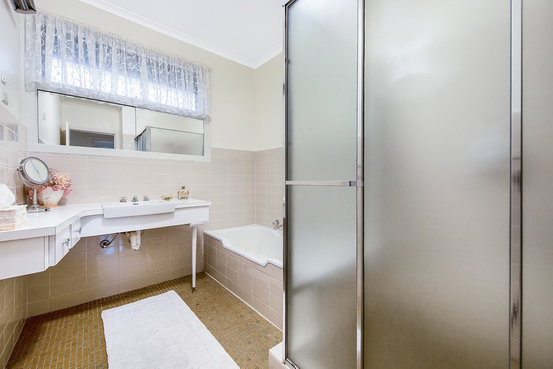 Photo - 4 Glenview Court, Glen Waverley VIC 3150 - Image 11