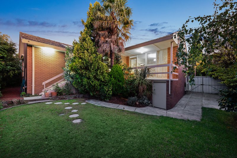 Photo - 4 Glenview Court, Glen Waverley VIC 3150 - Image 13