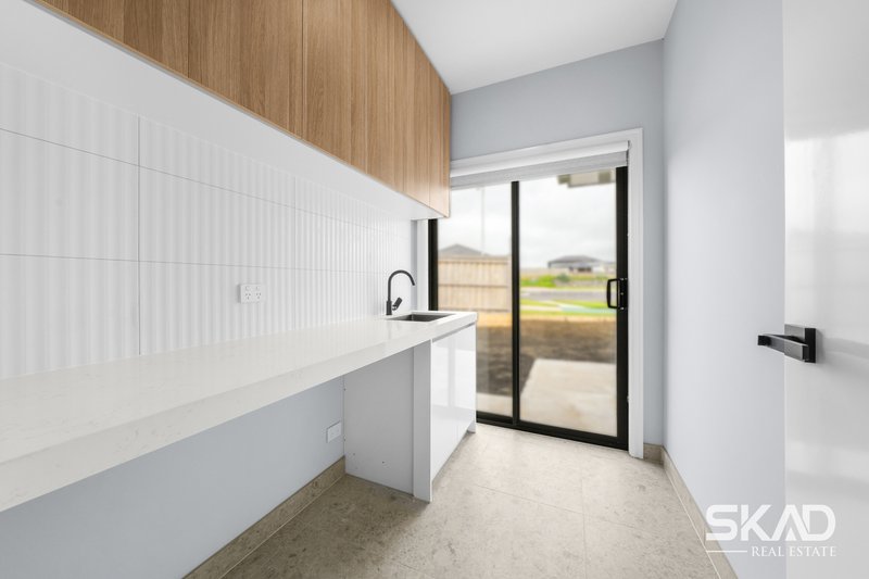 Photo - 4 Golden Parkway, Donnybrook VIC 3064 - Image 6