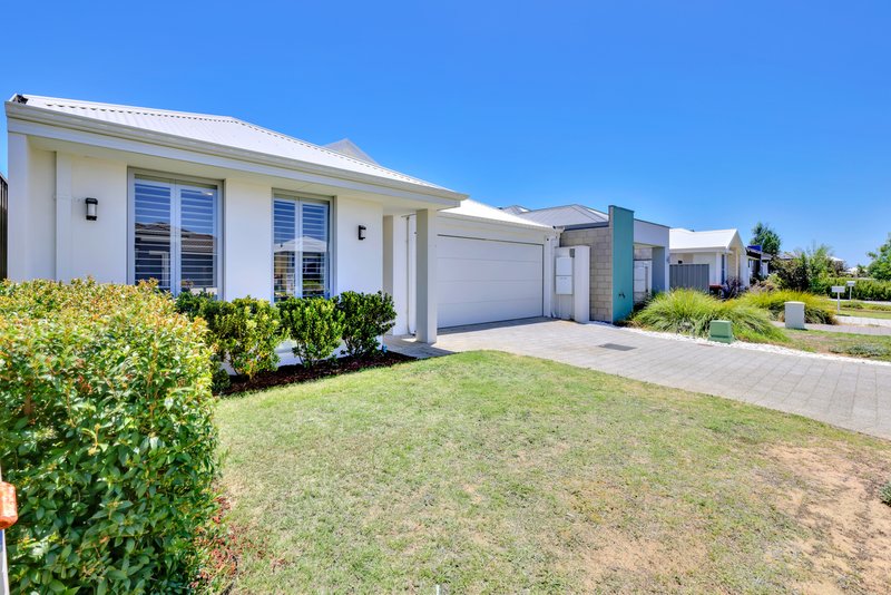 Photo - 4 Golden Way, Piara Waters WA 6112 - Image 26