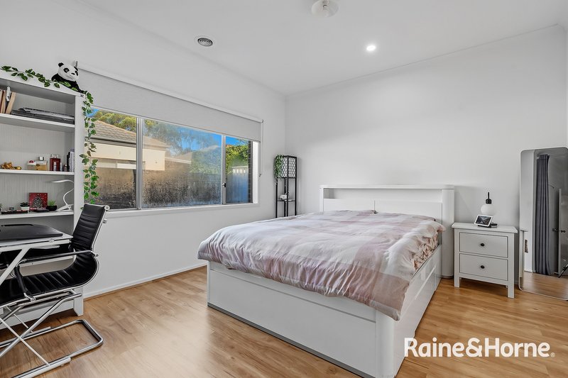 Photo - 4 Goodenia Street, Officer VIC 3809 - Image 3