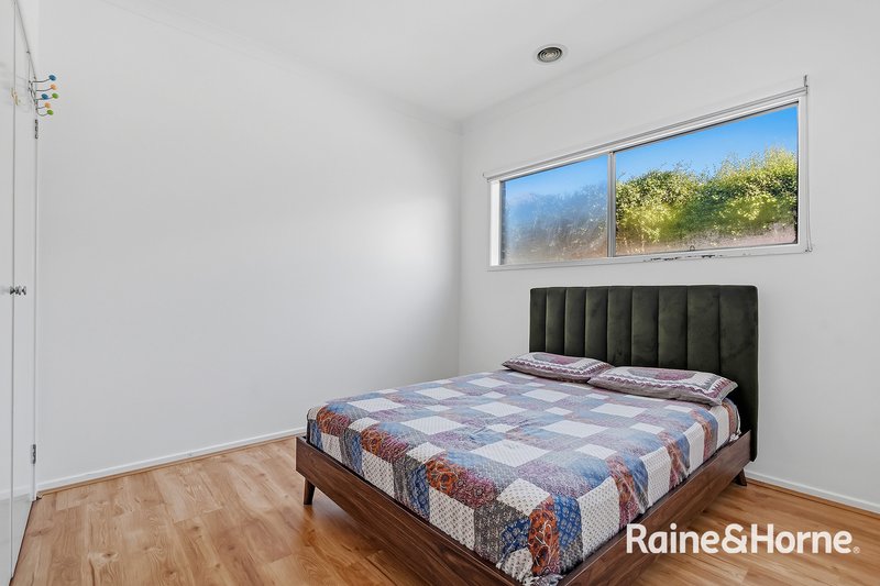 Photo - 4 Goodenia Street, Officer VIC 3809 - Image 5