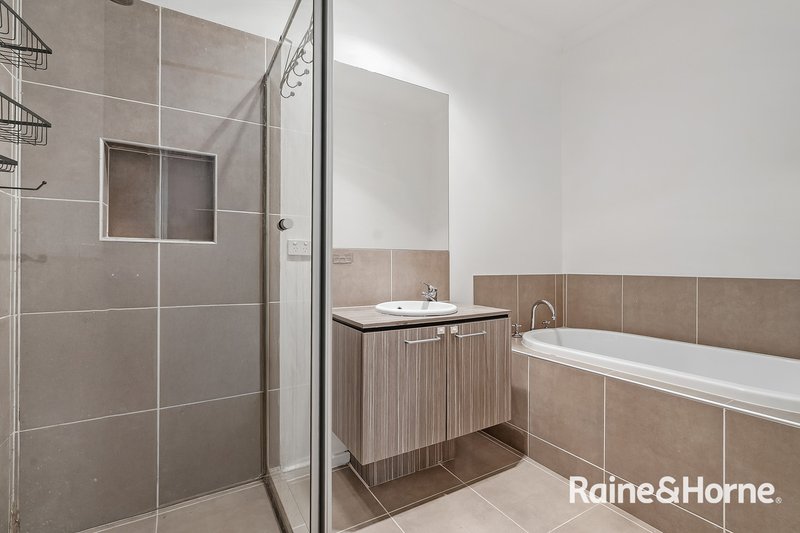Photo - 4 Goodenia Street, Officer VIC 3809 - Image 8