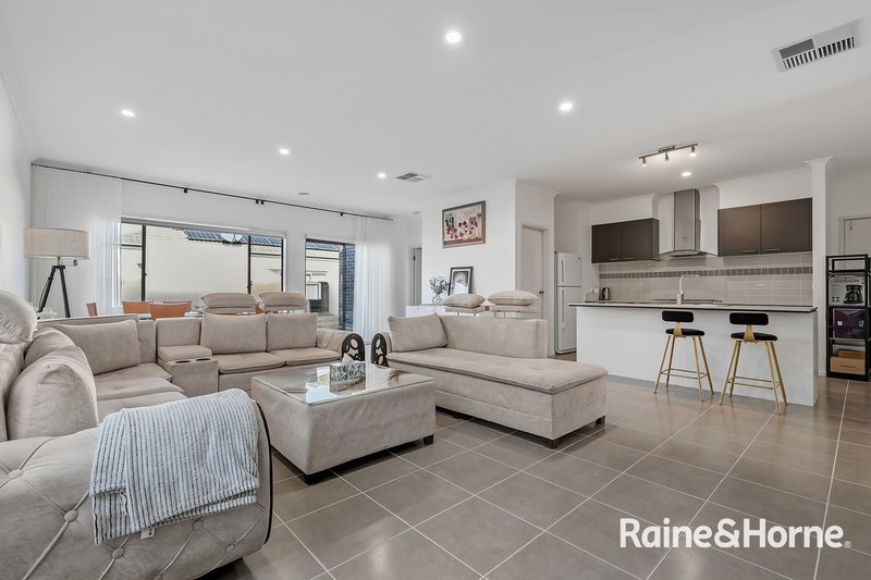 Photo - 4 Goodenia Street, Officer VIC 3809 - Image 11