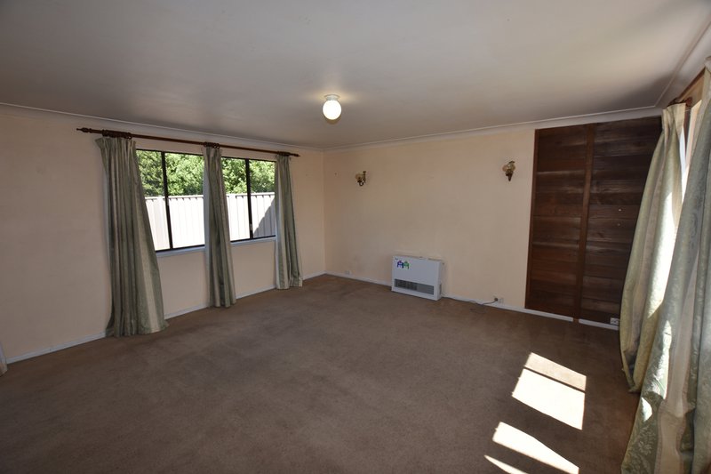 Photo - 4 Goroka Place, Orange NSW 2800 - Image 3