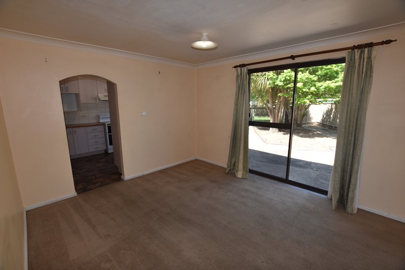 Photo - 4 Goroka Place, Orange NSW 2800 - Image 5