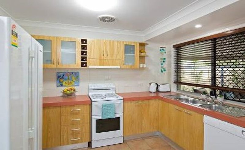 Photo - 4 Gosford Court, Rochedale South QLD 4123 - Image 3