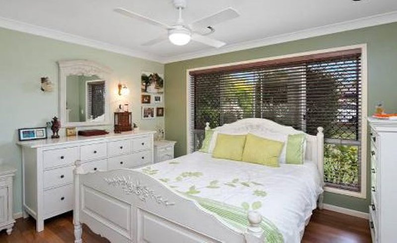 Photo - 4 Gosford Court, Rochedale South QLD 4123 - Image 6