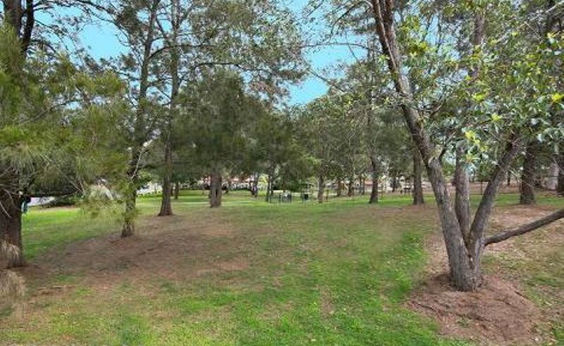 Photo - 4 Gosford Court, Rochedale South QLD 4123 - Image 16