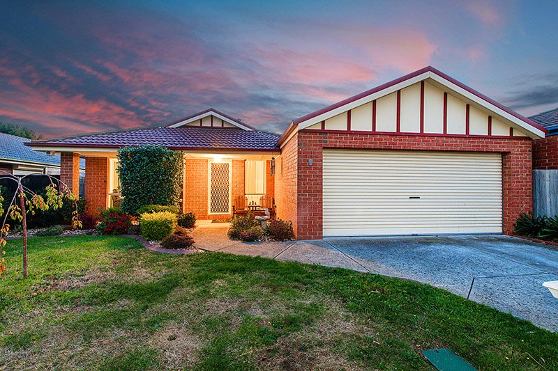 Photo - 4 Gowrie Place, Cranbourne West VIC 3977 - Image 4