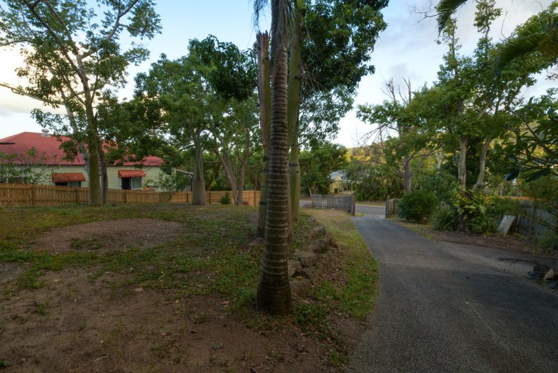 Photo - 4 Grace Avenue, Cannonvale QLD 4802 - Image 7