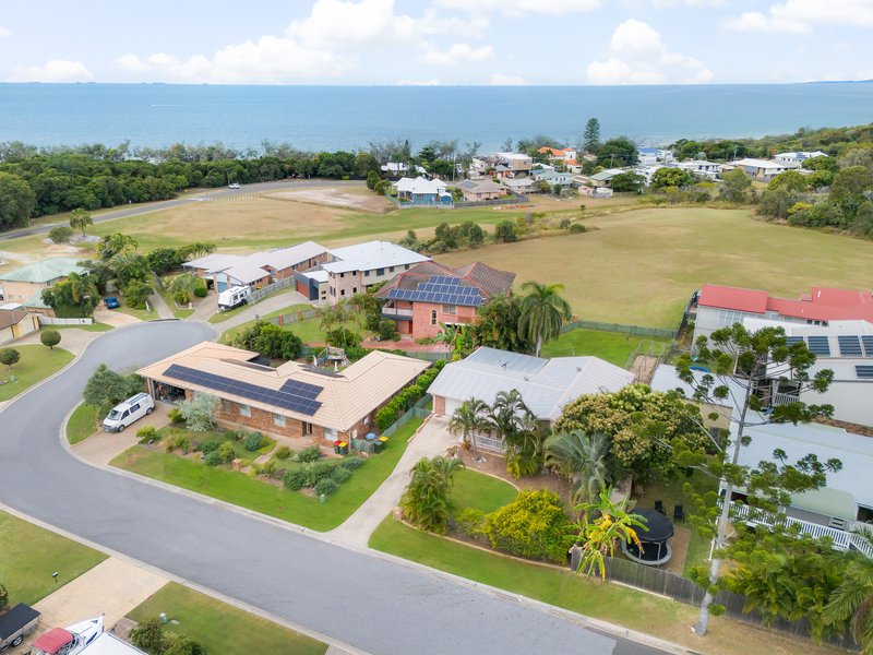 Photo - 4 Graham Street, Tannum Sands QLD 4680 - Image 2