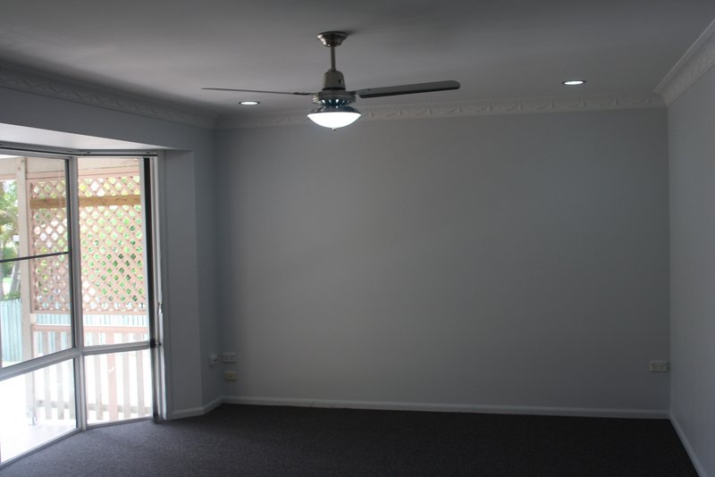 Photo - 4 Graham Street, Tannum Sands QLD 4680 - Image 5